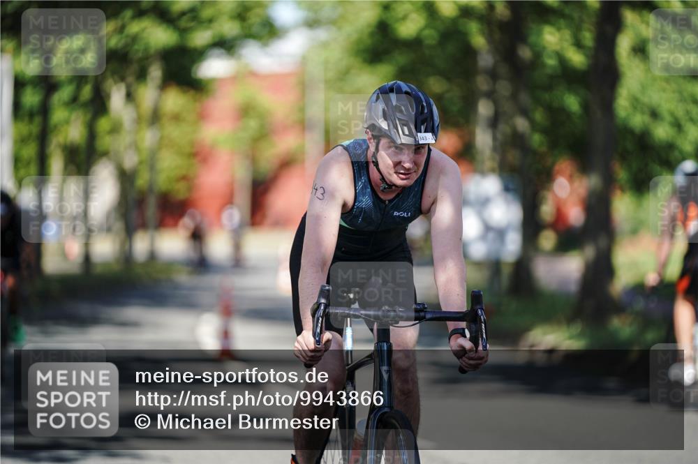 09.08.2026 - GEWOBA Citytriathlon Bremen Michael Burmester http://msf.ph/oto/9943866 09.08.2026 10:29:05 Radfahren 325, 343, 392, 437, 517, 519 meine-sportfotos.de