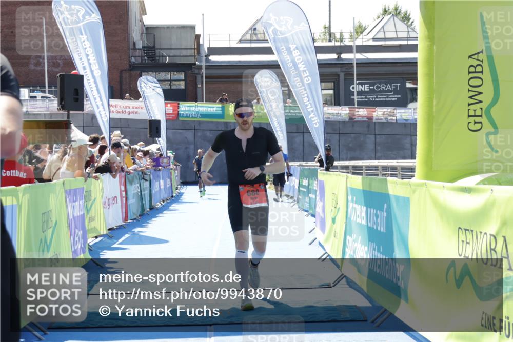 09.08.2026 - GEWOBA Citytriathlon Bremen Yannick Fuchs http://msf.ph/oto/9943870 09.08.2026 14:12:37 Ziel 618, 680 meine-sportfotos.de