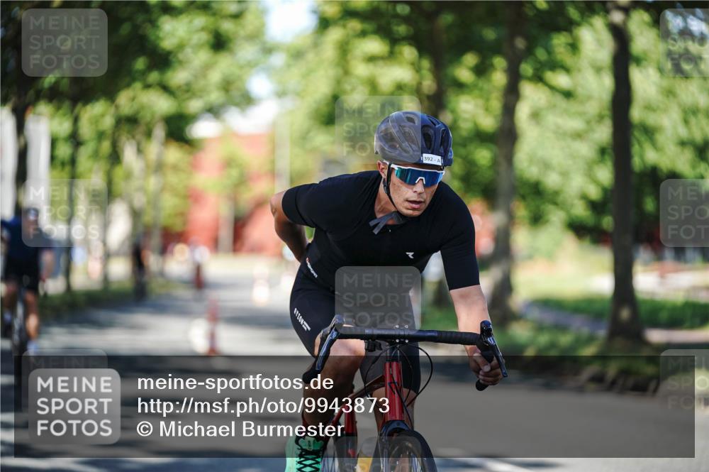 09.08.2026 - GEWOBA Citytriathlon Bremen Michael Burmester http://msf.ph/oto/9943873 09.08.2026 10:29:07 Radfahren 325, 343, 352, 392, 396, 437, 517, 519 meine-sportfotos.de