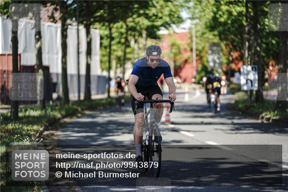 09.08.2026 - GEWOBA Citytriathlon Bremen Michael Burmester http://msf.ph/oto/9943879 09.08.2026 10:29:09 Radfahren 325, 343, 352, 392, 396, 437, 519 meine-sportfotos.de