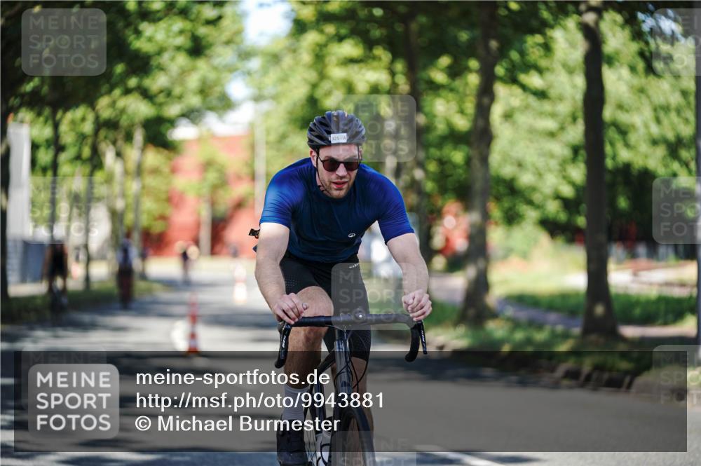 09.08.2026 - GEWOBA Citytriathlon Bremen Michael Burmester http://msf.ph/oto/9943881 09.08.2026 10:29:09 Radfahren 325, 343, 352, 392, 396, 437, 519 meine-sportfotos.de
