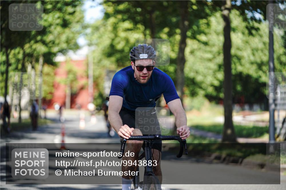 09.08.2026 - GEWOBA Citytriathlon Bremen Michael Burmester http://msf.ph/oto/9943883 09.08.2026 10:29:09 Radfahren 325, 343, 352, 392, 396, 437, 519 meine-sportfotos.de