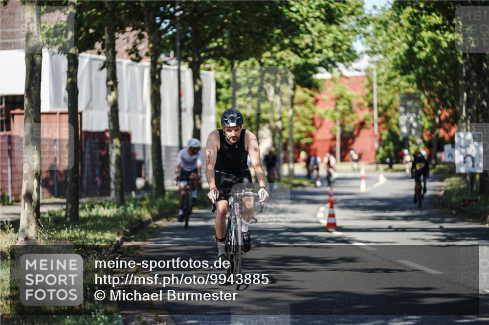 09.08.2026 - GEWOBA Citytriathlon Bremen Michael Burmester http://msf.ph/oto/9943885 09.08.2026 10:29:13 Radfahren 325, 343, 352, 355, 359, 392, 396, 437 meine-sportfotos.de