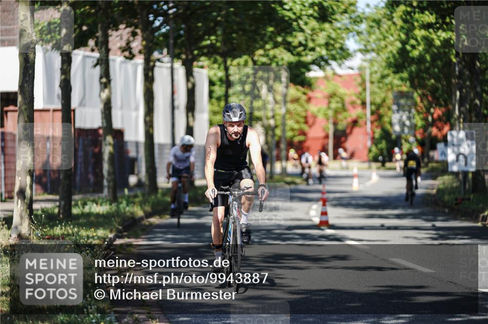 09.08.2026 - GEWOBA Citytriathlon Bremen Michael Burmester http://msf.ph/oto/9943887 09.08.2026 10:29:14 Radfahren 325, 343, 352, 355, 359, 392, 396, 408, 437 meine-sportfotos.de