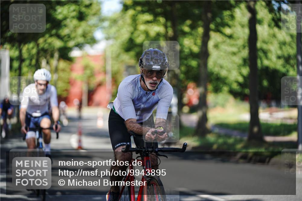 09.08.2026 - GEWOBA Citytriathlon Bremen Michael Burmester http://msf.ph/oto/9943895 09.08.2026 10:29:16 Radfahren 325, 327, 343, 352, 355, 359, 392, 396, 408, 478 meine-sportfotos.de