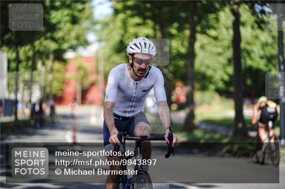 09.08.2026 - GEWOBA Citytriathlon Bremen Michael Burmester http://msf.ph/oto/9943897 09.08.2026 10:29:16 Radfahren 325, 327, 343, 352, 355, 359, 392, 396, 408, 478 meine-sportfotos.de