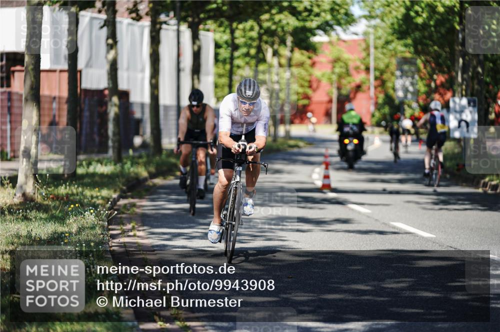 09.08.2026 - GEWOBA Citytriathlon Bremen Michael Burmester http://msf.ph/oto/9943908 09.08.2026 10:29:21 Radfahren 327, 352, 355, 359, 396, 408, 478 meine-sportfotos.de