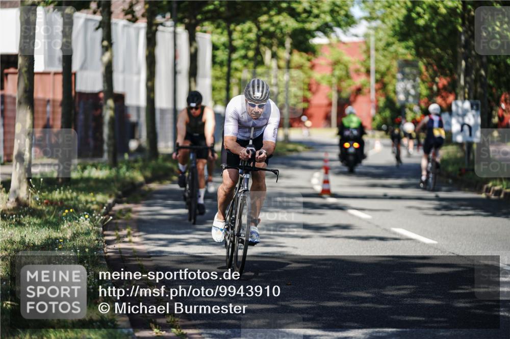 09.08.2026 - GEWOBA Citytriathlon Bremen Michael Burmester http://msf.ph/oto/9943910 09.08.2026 10:29:21 Radfahren 327, 352, 355, 359, 396, 408, 478 meine-sportfotos.de