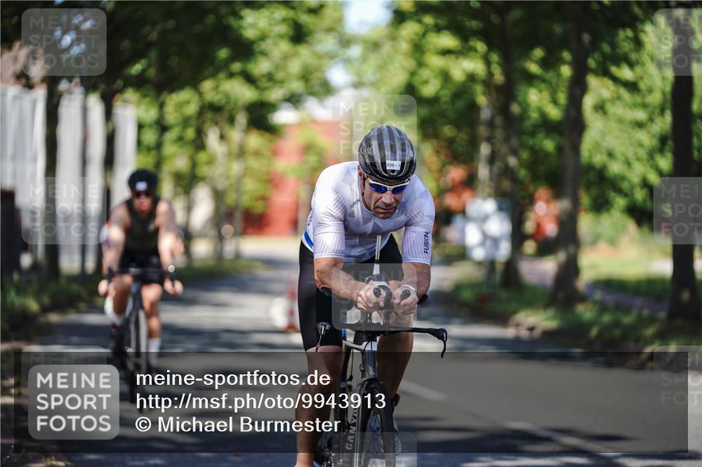 09.08.2026 - GEWOBA Citytriathlon Bremen Michael Burmester http://msf.ph/oto/9943913 09.08.2026 10:29:22 Radfahren 327, 352, 355, 359, 396, 408, 478 meine-sportfotos.de