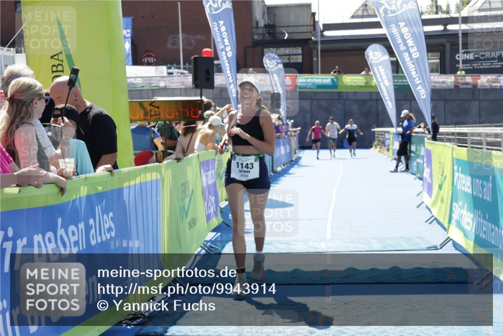 09.08.2026 - GEWOBA Citytriathlon Bremen Yannick Fuchs http://msf.ph/oto/9943914 09.08.2026 14:13:09 Ziel 1143 meine-sportfotos.de