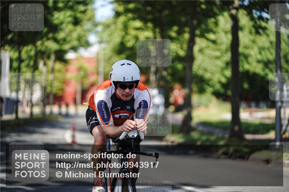 09.08.2026 - GEWOBA Citytriathlon Bremen Michael Burmester http://msf.ph/oto/9943917 09.08.2026 10:29:23 Radfahren 327, 352, 355, 359, 396, 408, 478 meine-sportfotos.de