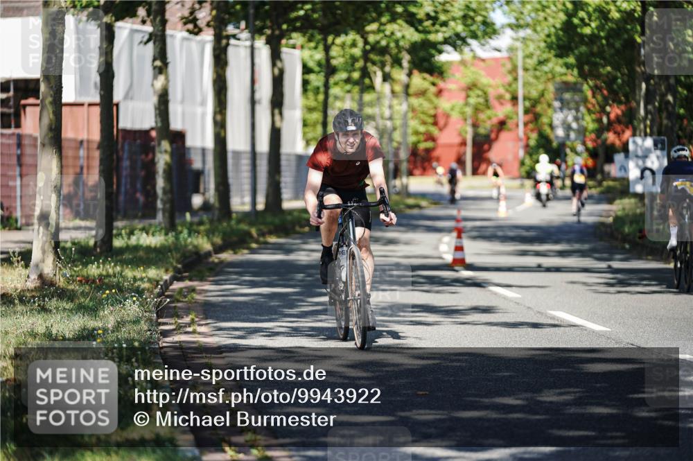 09.08.2026 - GEWOBA Citytriathlon Bremen Michael Burmester http://msf.ph/oto/9943922 09.08.2026 10:29:25 Radfahren 327, 352, 355, 359, 363, 396, 408, 478 meine-sportfotos.de