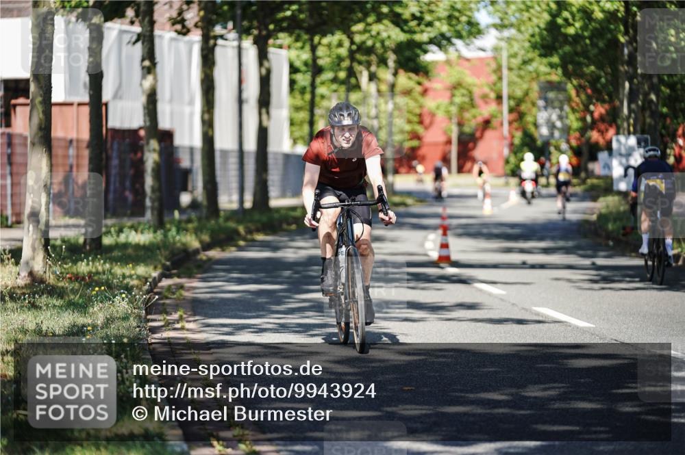 09.08.2026 - GEWOBA Citytriathlon Bremen Michael Burmester http://msf.ph/oto/9943924 09.08.2026 10:29:25 Radfahren 327, 352, 355, 359, 363, 396, 408, 478 meine-sportfotos.de