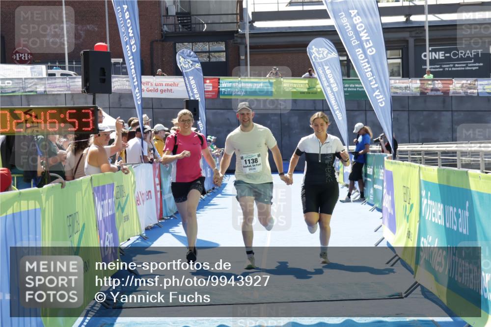 09.08.2026 - GEWOBA Citytriathlon Bremen Yannick Fuchs http://msf.ph/oto/9943927 09.08.2026 14:13:15 Ziel 1138 meine-sportfotos.de