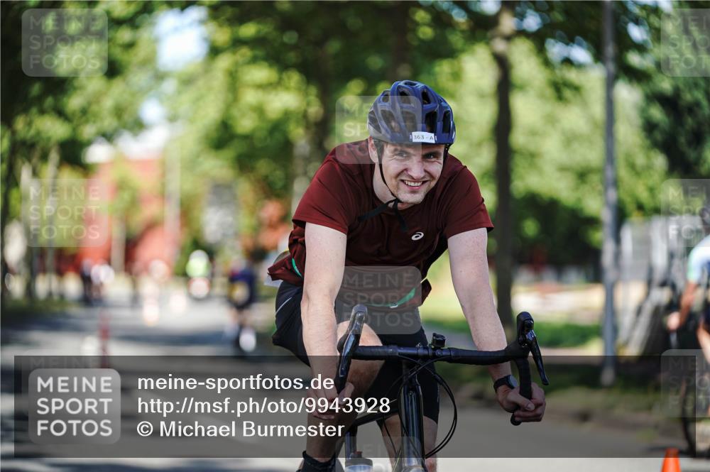 09.08.2026 - GEWOBA Citytriathlon Bremen Michael Burmester http://msf.ph/oto/9943928 09.08.2026 10:29:27 Radfahren 295, 327, 352, 355, 359, 363, 408, 478 meine-sportfotos.de