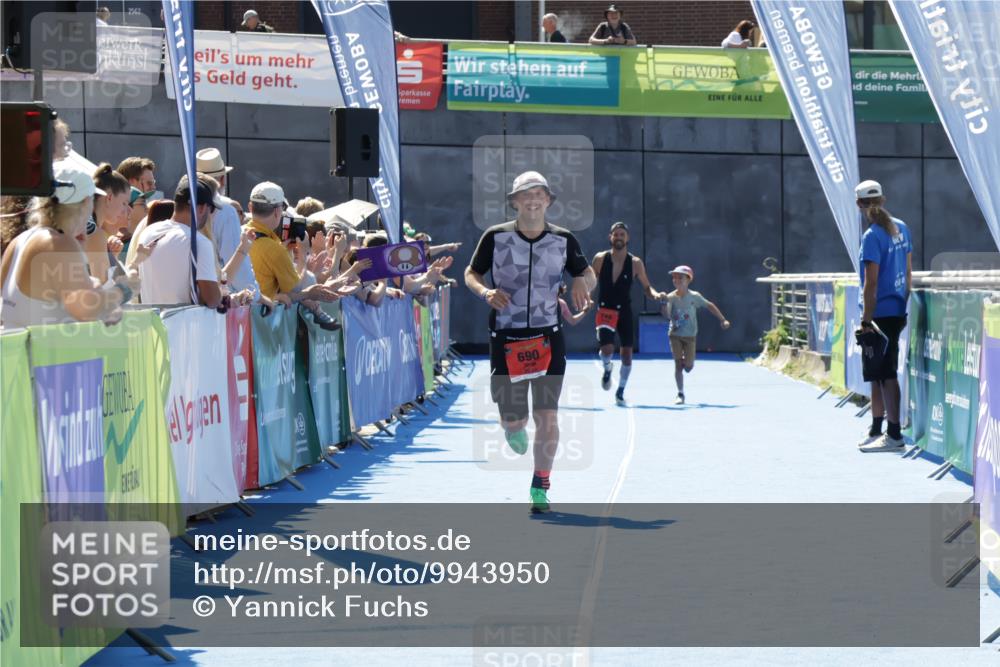 09.08.2026 - GEWOBA Citytriathlon Bremen Yannick Fuchs http://msf.ph/oto/9943950 09.08.2026 14:13:30 Ziel 690 meine-sportfotos.de