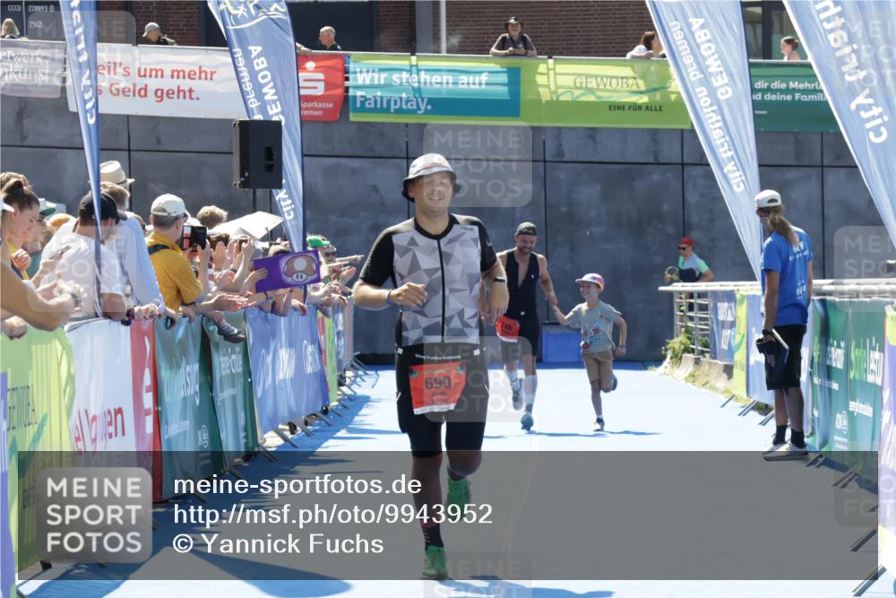09.08.2026 - GEWOBA Citytriathlon Bremen Yannick Fuchs http://msf.ph/oto/9943952 09.08.2026 14:13:31 Ziel 690 meine-sportfotos.de