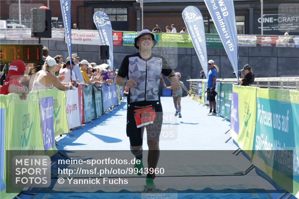 09.08.2026 - GEWOBA Citytriathlon Bremen Yannick Fuchs http://msf.ph/oto/9943960 09.08.2026 14:13:34 Ziel 690, 748 meine-sportfotos.de