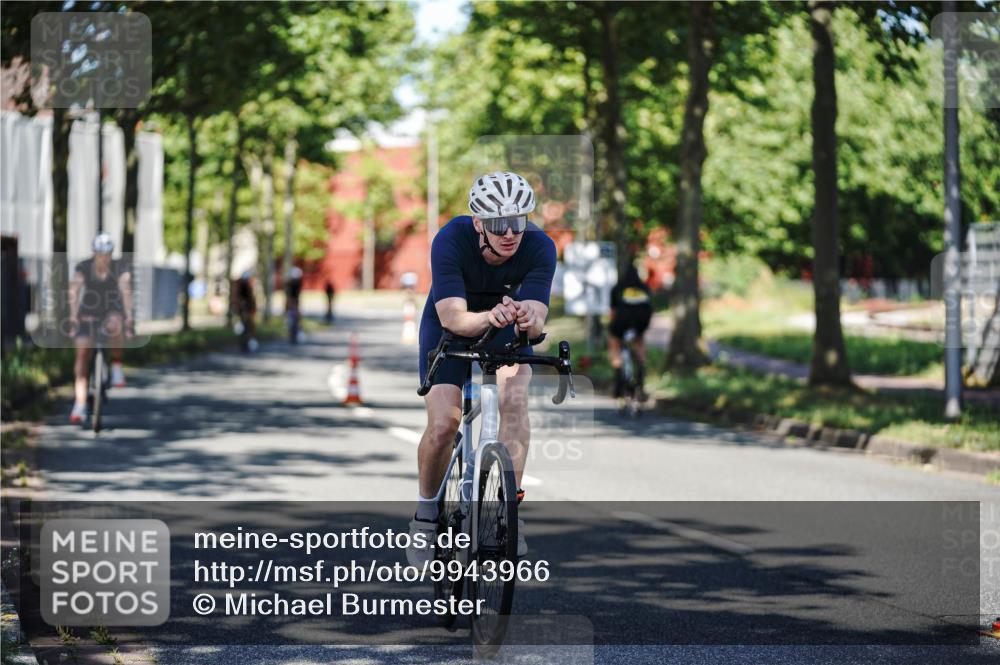09.08.2026 - GEWOBA Citytriathlon Bremen Michael Burmester http://msf.ph/oto/9943966 09.08.2026 10:29:43 Radfahren 231, 289, 295, 298, 300, 312, 328, 363, 364, 379, 403, 406, 479 meine-sportfotos.de