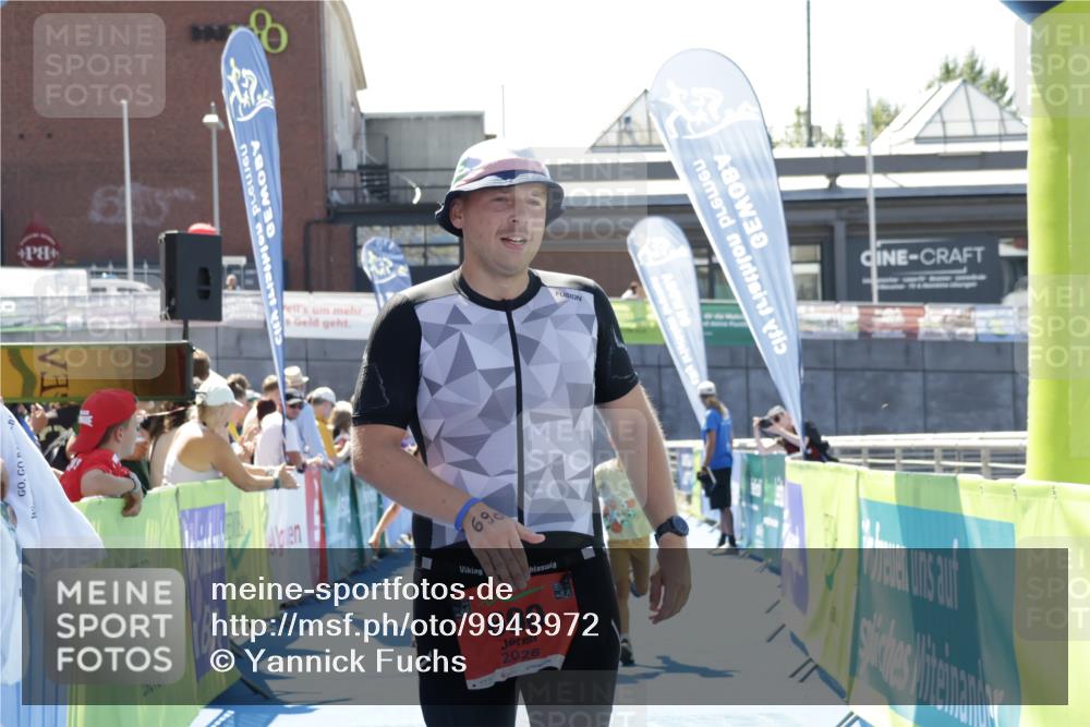 09.08.2026 - GEWOBA Citytriathlon Bremen Yannick Fuchs http://msf.ph/oto/9943972 09.08.2026 14:13:36 Ziel 690, 748 meine-sportfotos.de