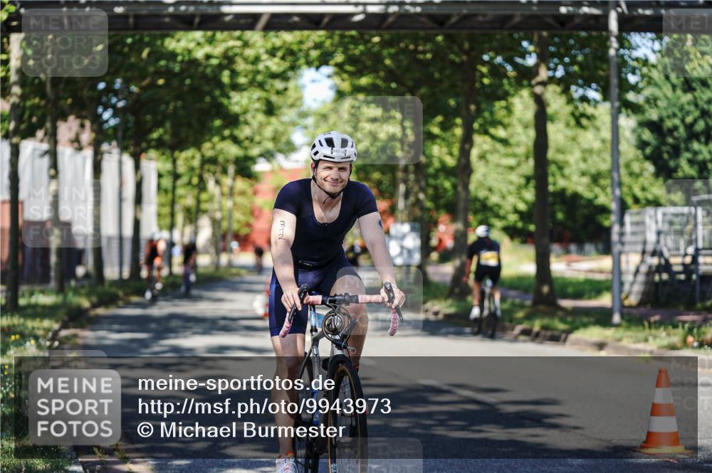 09.08.2026 - GEWOBA Citytriathlon Bremen Michael Burmester http://msf.ph/oto/9943973 09.08.2026 10:29:45 Radfahren 231, 289, 295, 298, 300, 312, 328, 364, 379, 403, 406, 479 meine-sportfotos.de