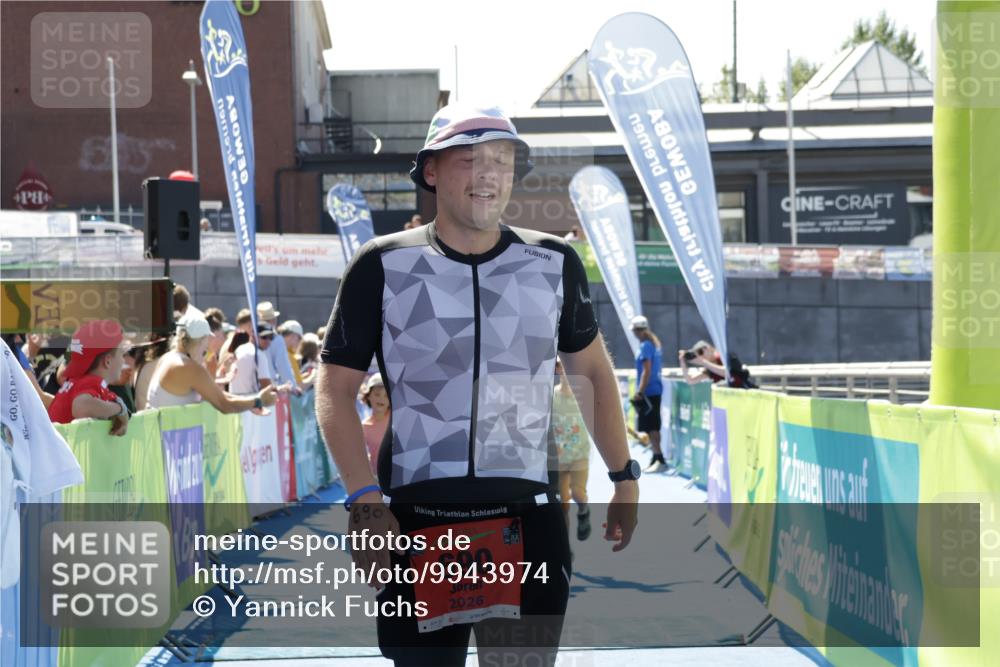09.08.2026 - GEWOBA Citytriathlon Bremen Yannick Fuchs http://msf.ph/oto/9943974 09.08.2026 14:13:37 Ziel 690, 748 meine-sportfotos.de