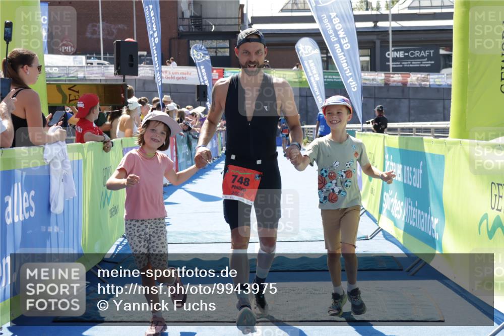 09.08.2026 - GEWOBA Citytriathlon Bremen Yannick Fuchs http://msf.ph/oto/9943975 09.08.2026 14:13:39 Ziel 748 meine-sportfotos.de