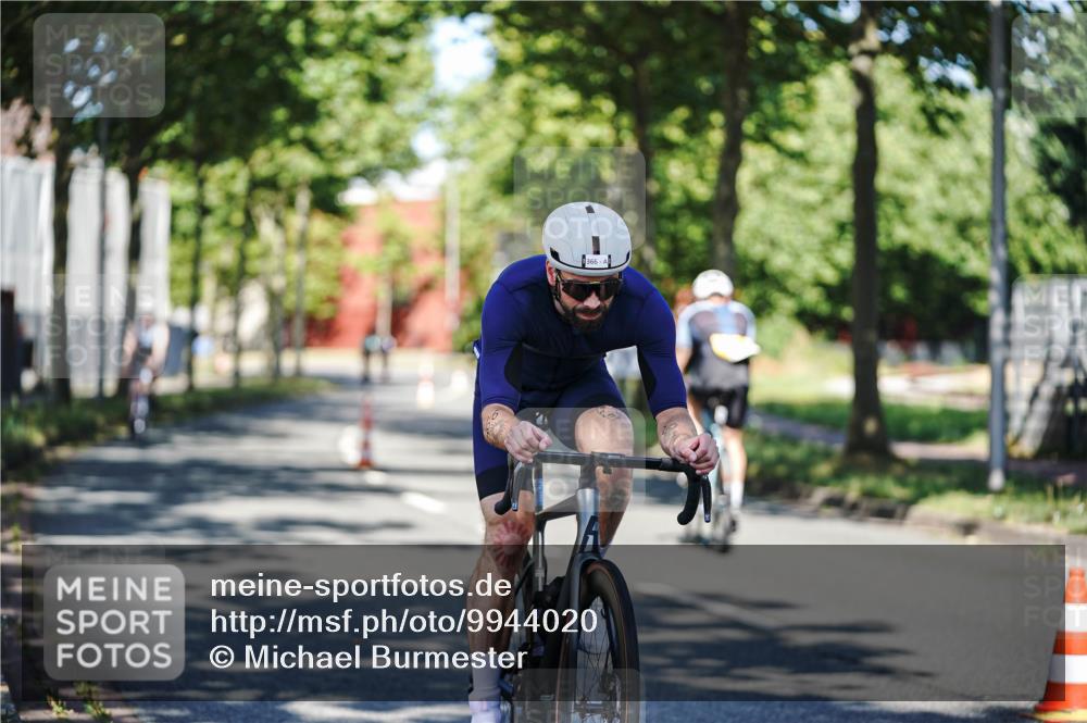 09.08.2026 - GEWOBA Citytriathlon Bremen Michael Burmester http://msf.ph/oto/9944020 09.08.2026 10:30:06 Radfahren 313, 350, 366, 388, 516, 528 meine-sportfotos.de