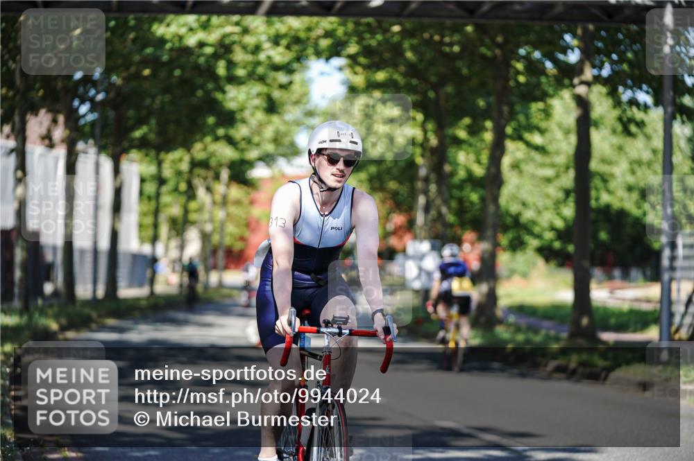 09.08.2026 - GEWOBA Citytriathlon Bremen Michael Burmester http://msf.ph/oto/9944024 09.08.2026 10:30:10 Radfahren 221, 313, 350, 366, 516, 528 meine-sportfotos.de