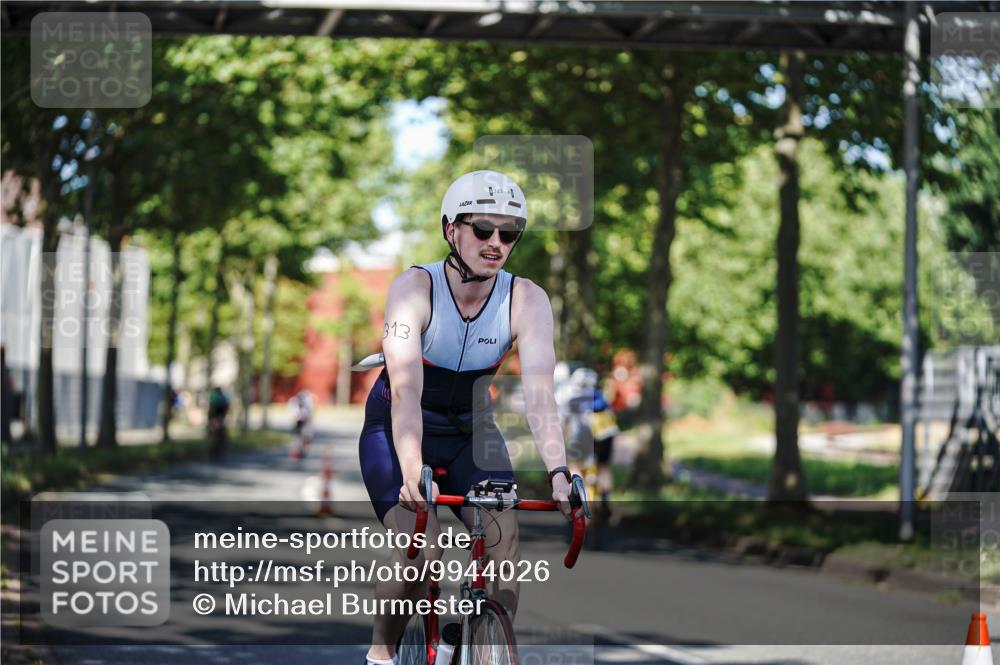09.08.2026 - GEWOBA Citytriathlon Bremen Michael Burmester http://msf.ph/oto/9944026 09.08.2026 10:30:10 Radfahren 221, 313, 350, 366, 516, 528 meine-sportfotos.de