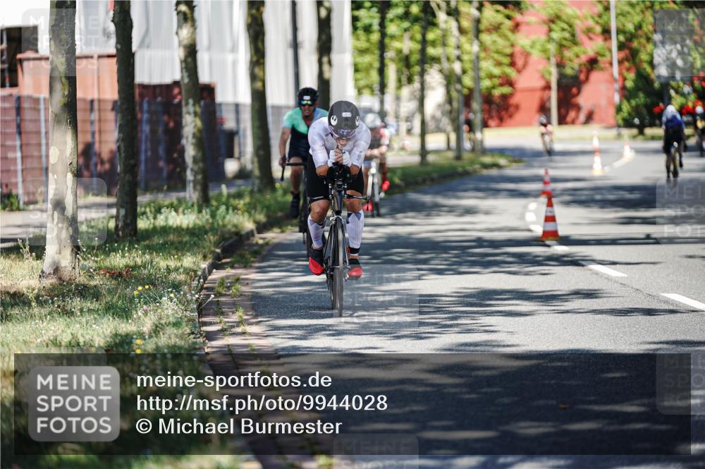 09.08.2026 - GEWOBA Citytriathlon Bremen Michael Burmester http://msf.ph/oto/9944028 09.08.2026 10:30:14 Radfahren 221, 313, 350, 366, 407 meine-sportfotos.de