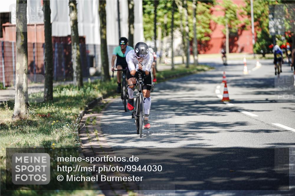 09.08.2026 - GEWOBA Citytriathlon Bremen Michael Burmester http://msf.ph/oto/9944030 09.08.2026 10:30:15 Radfahren 221, 313, 350, 366, 407 meine-sportfotos.de