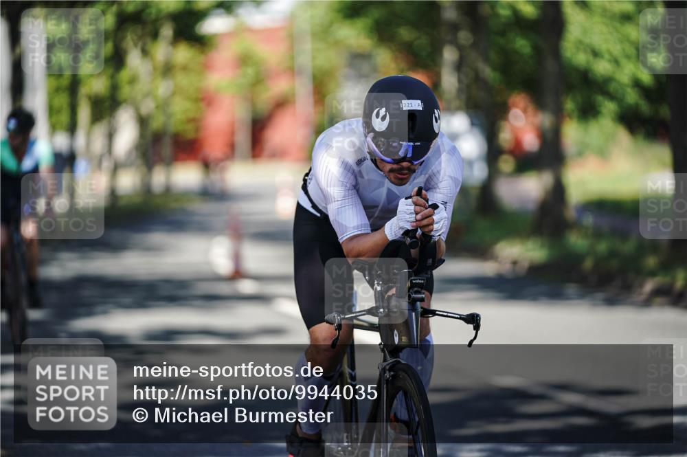 09.08.2026 - GEWOBA Citytriathlon Bremen Michael Burmester http://msf.ph/oto/9944035 09.08.2026 10:30:16 Radfahren 221, 294, 313, 350, 366, 407 meine-sportfotos.de