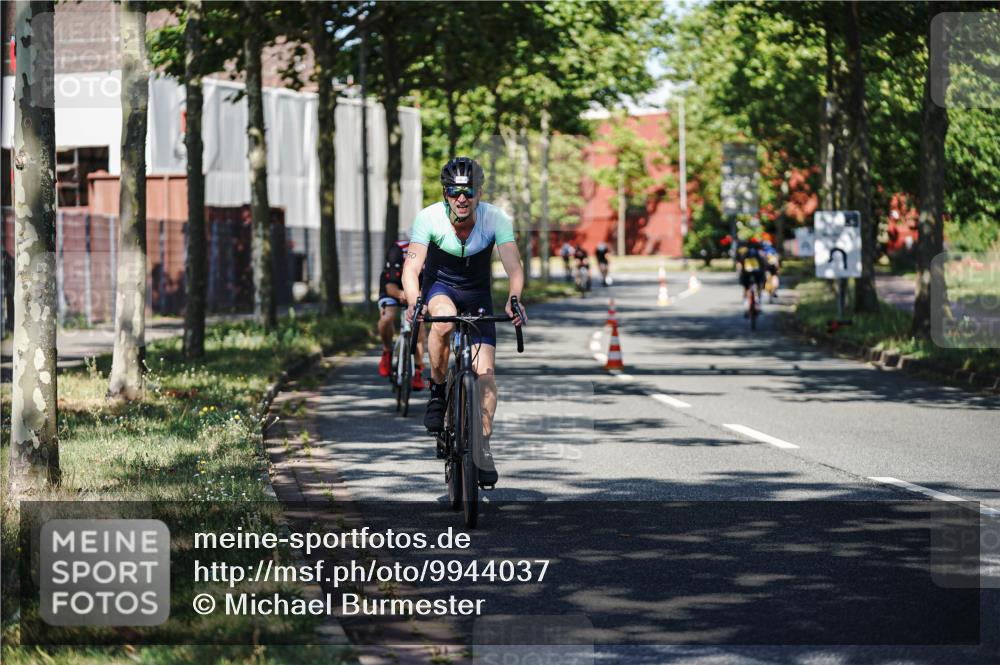 09.08.2026 - GEWOBA Citytriathlon Bremen Michael Burmester http://msf.ph/oto/9944037 09.08.2026 10:30:17 Radfahren 221, 294, 313, 350, 366, 407 meine-sportfotos.de