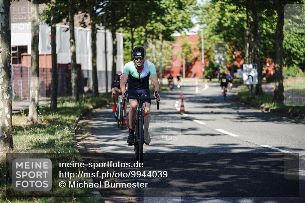 09.08.2026 - GEWOBA Citytriathlon Bremen Michael Burmester http://msf.ph/oto/9944039 09.08.2026 10:30:17 Radfahren 221, 294, 313, 350, 366, 407 meine-sportfotos.de