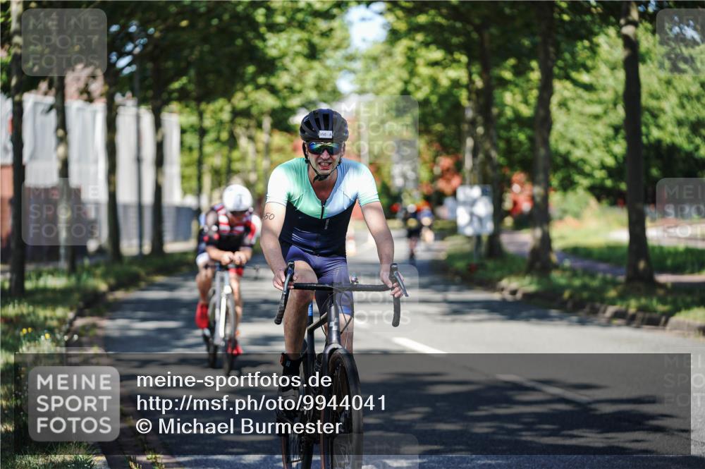 09.08.2026 - GEWOBA Citytriathlon Bremen Michael Burmester http://msf.ph/oto/9944041 09.08.2026 10:30:17 Radfahren 221, 294, 313, 350, 366, 407 meine-sportfotos.de