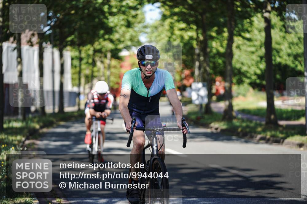 09.08.2026 - GEWOBA Citytriathlon Bremen Michael Burmester http://msf.ph/oto/9944044 09.08.2026 10:30:17 Radfahren 221, 294, 313, 350, 366, 407 meine-sportfotos.de