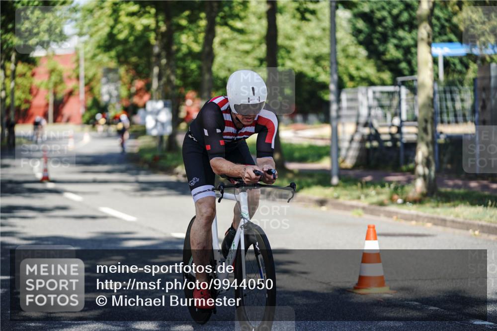 09.08.2026 - GEWOBA Citytriathlon Bremen Michael Burmester http://msf.ph/oto/9944050 09.08.2026 10:30:18 Radfahren 221, 294, 350, 366, 407 meine-sportfotos.de