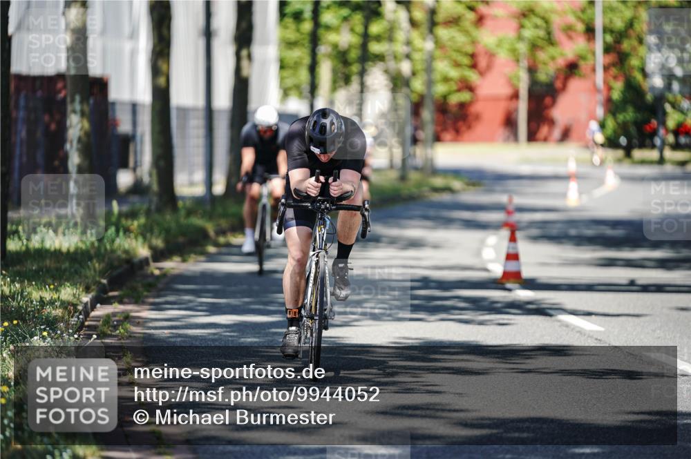 09.08.2026 - GEWOBA Citytriathlon Bremen Michael Burmester http://msf.ph/oto/9944052 09.08.2026 10:30:24 Radfahren 221, 294, 350, 382, 407, 520 meine-sportfotos.de