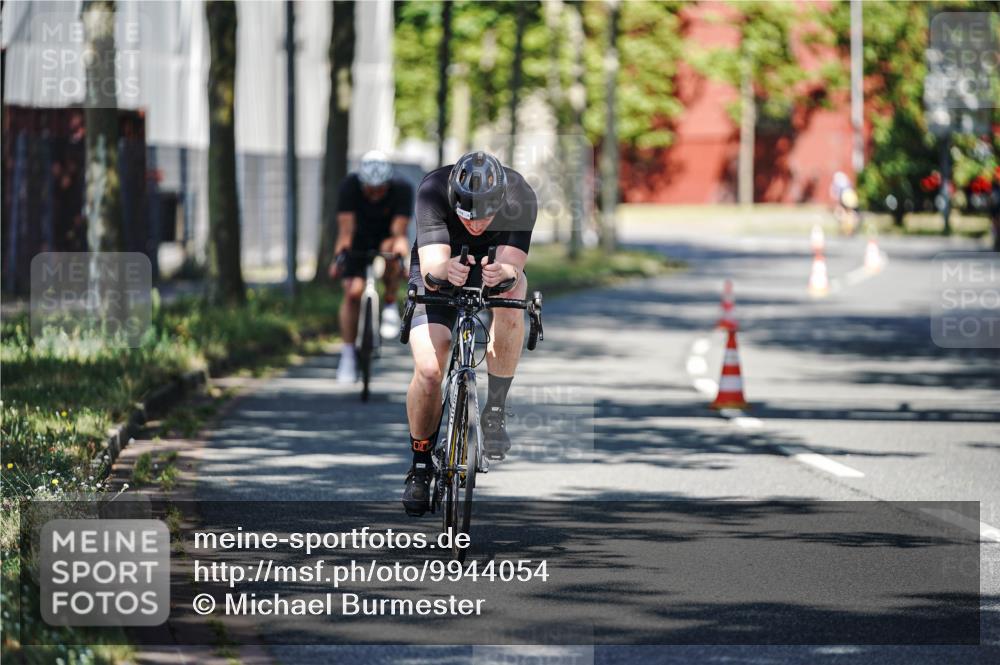 09.08.2026 - GEWOBA Citytriathlon Bremen Michael Burmester http://msf.ph/oto/9944054 09.08.2026 10:30:24 Radfahren 221, 294, 350, 382, 407, 520 meine-sportfotos.de