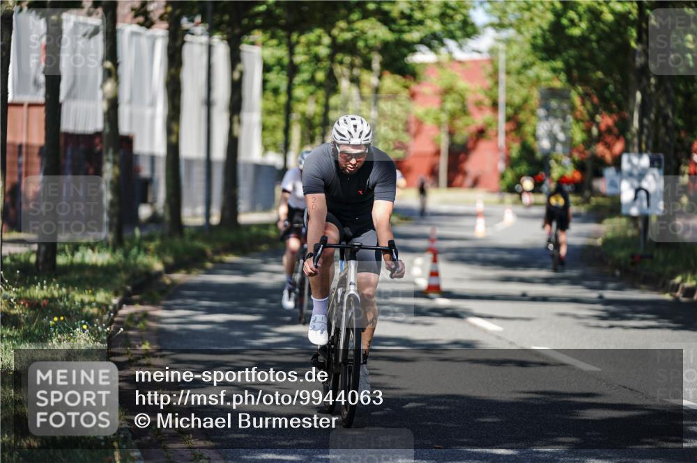 09.08.2026 - GEWOBA Citytriathlon Bremen Michael Burmester http://msf.ph/oto/9944063 09.08.2026 10:30:26 Radfahren 221, 294, 350, 382, 407, 520 meine-sportfotos.de