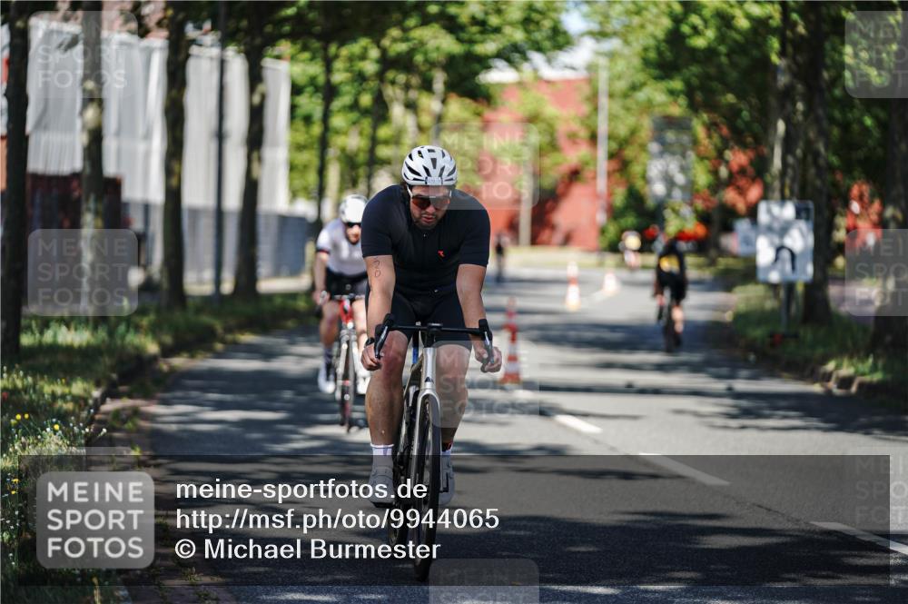 09.08.2026 - GEWOBA Citytriathlon Bremen Michael Burmester http://msf.ph/oto/9944065 09.08.2026 10:30:26 Radfahren 221, 294, 350, 382, 407, 520 meine-sportfotos.de