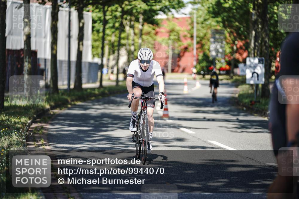 09.08.2026 - GEWOBA Citytriathlon Bremen Michael Burmester http://msf.ph/oto/9944070 09.08.2026 10:30:27 Radfahren 221, 294, 382, 407, 520 meine-sportfotos.de