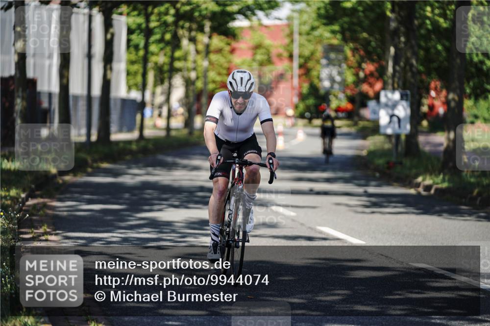 09.08.2026 - GEWOBA Citytriathlon Bremen Michael Burmester http://msf.ph/oto/9944074 09.08.2026 10:30:28 Radfahren 221, 294, 382, 407, 520 meine-sportfotos.de