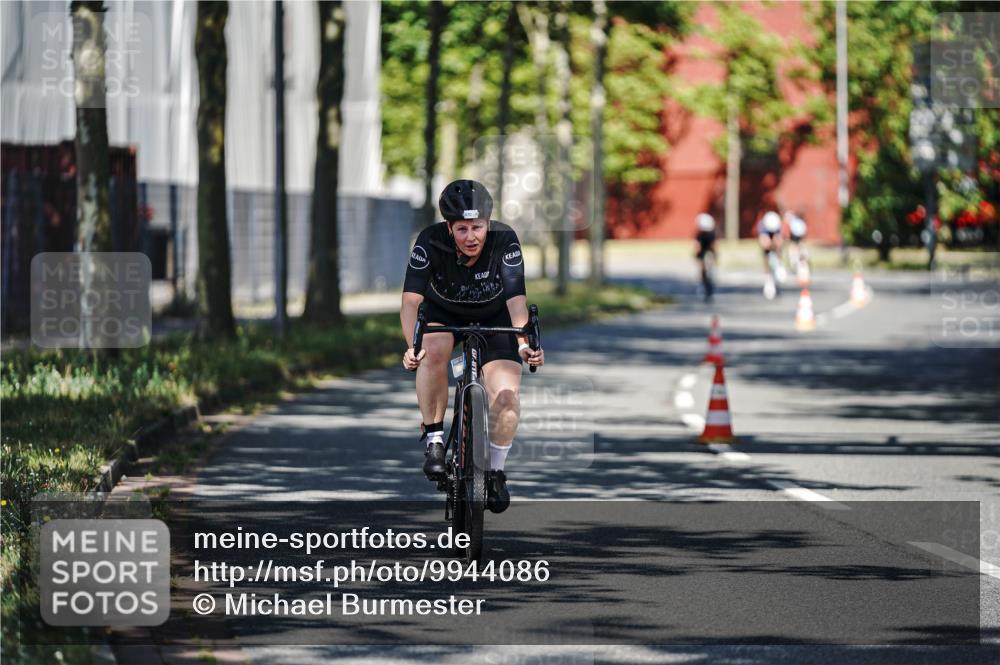 09.08.2026 - GEWOBA Citytriathlon Bremen Michael Burmester http://msf.ph/oto/9944086 09.08.2026 10:30:41 Radfahren 320, 334, 382, 470, 520 meine-sportfotos.de