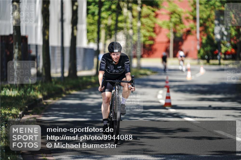 09.08.2026 - GEWOBA Citytriathlon Bremen Michael Burmester http://msf.ph/oto/9944088 09.08.2026 10:30:41 Radfahren 320, 334, 382, 470, 520 meine-sportfotos.de