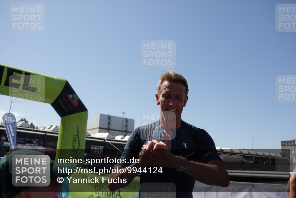 09.08.2026 - GEWOBA Citytriathlon Bremen Yannick Fuchs http://msf.ph/oto/9944124 09.08.2026 14:14:25 Ziel 862 meine-sportfotos.de