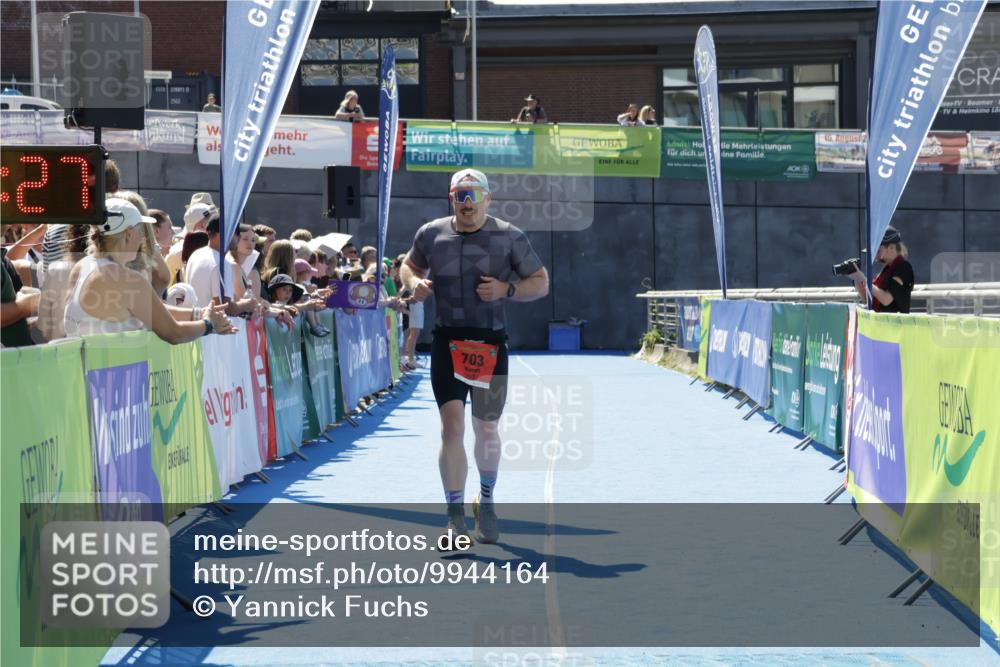 09.08.2026 - GEWOBA Citytriathlon Bremen Yannick Fuchs http://msf.ph/oto/9944164 09.08.2026 14:14:49 Ziel 703 meine-sportfotos.de