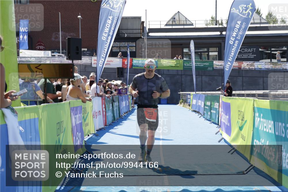 09.08.2026 - GEWOBA Citytriathlon Bremen Yannick Fuchs http://msf.ph/oto/9944166 09.08.2026 14:14:51 Ziel 703 meine-sportfotos.de