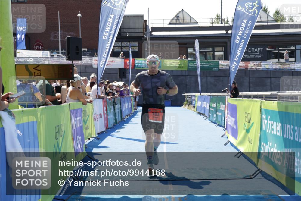 09.08.2026 - GEWOBA Citytriathlon Bremen Yannick Fuchs http://msf.ph/oto/9944168 09.08.2026 14:14:51 Ziel 703 meine-sportfotos.de